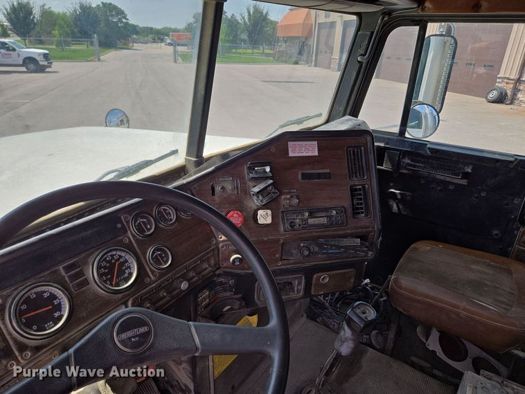 image for item EV1553 1996 Freightliner vacuum truck