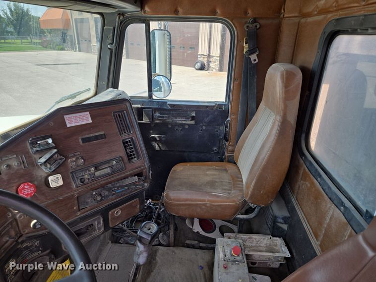 image for item EV1553 1996 Freightliner vacuum truck