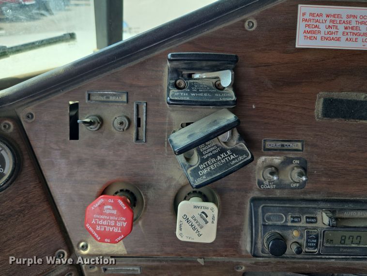 image for item EV1553 1996 Freightliner vacuum truck