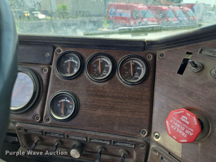 image for item EV1553 1996 Freightliner vacuum truck