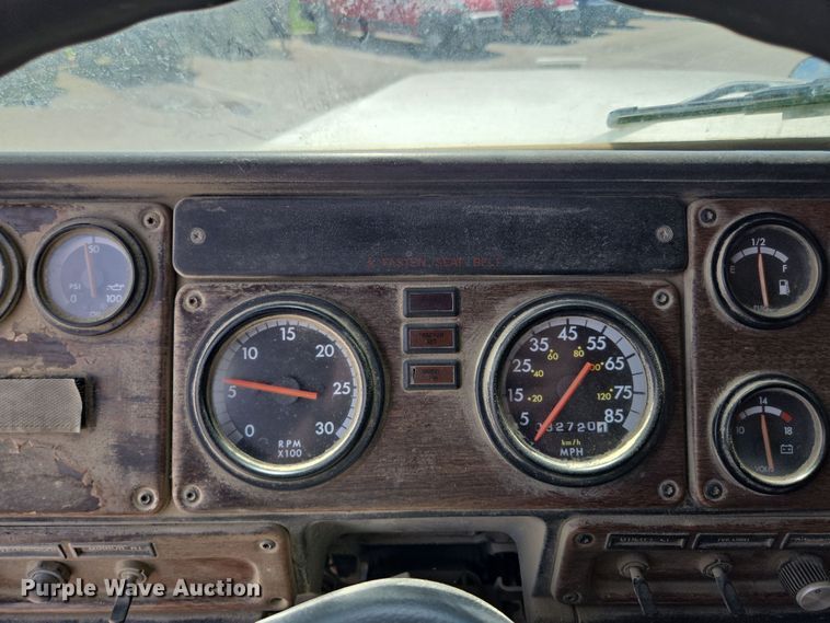 image for item EV1553 1996 Freightliner vacuum truck