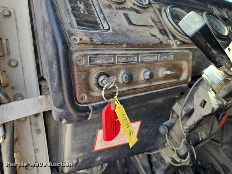 image for item EV1553 1996 Freightliner vacuum truck