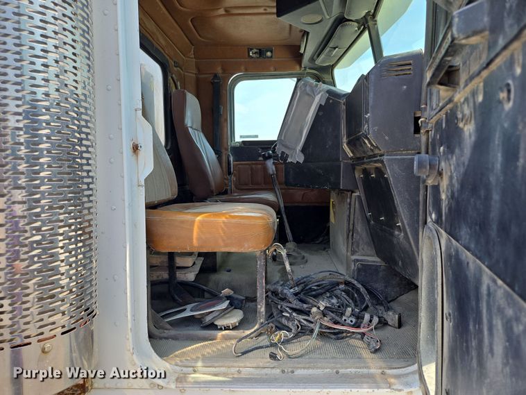 image for item EV1553 1996 Freightliner vacuum truck