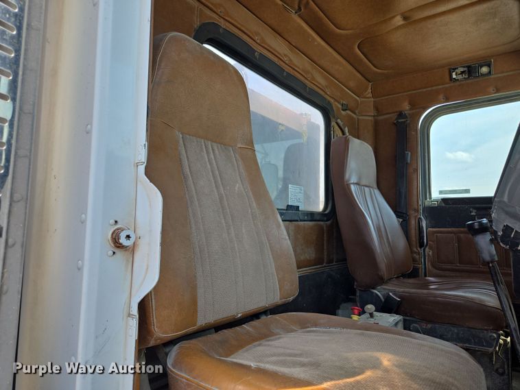 image for item EV1553 1996 Freightliner vacuum truck