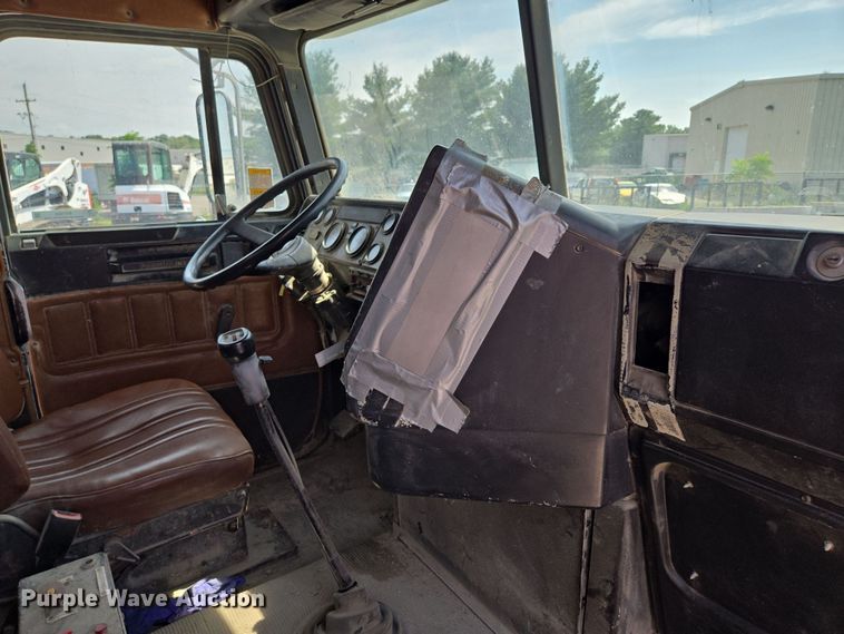 image for item EV1553 1996 Freightliner vacuum truck