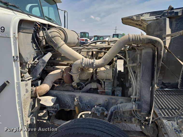 image for item EV1553 1996 Freightliner vacuum truck