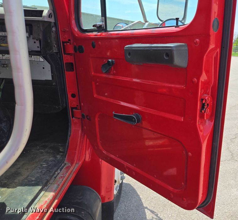 image for item EV1554 1996 International 4700 sewer jetter truck