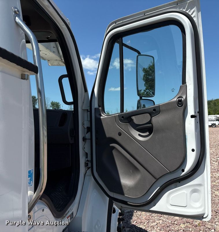 image for item YA0588 2022 Freightliner Business Class M2 bucket truck