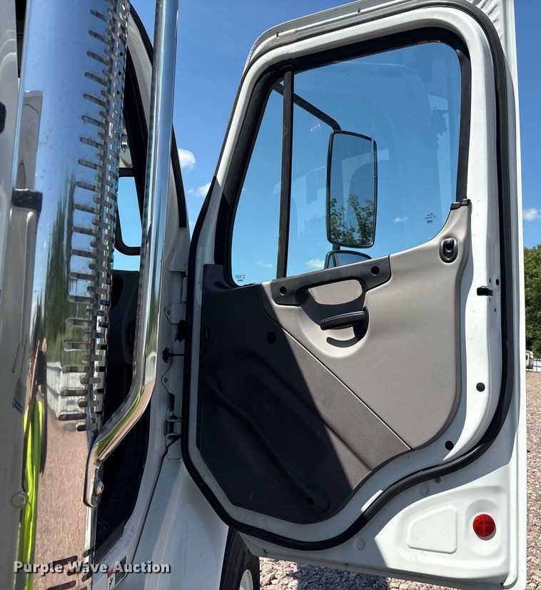 image for item YA0652 2024 Freightliner Business Class M2 bucket truck