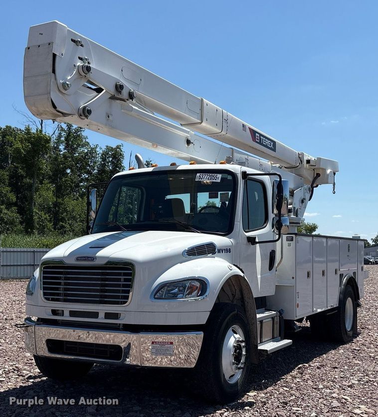 2023 Freightliner Business Class M2