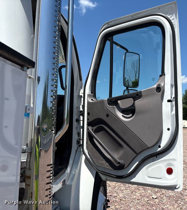 image for item YA0653 2023 Freightliner  Business Class M2 bucket truck