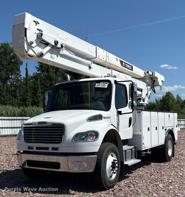 2023 Freightliner Business Class M2