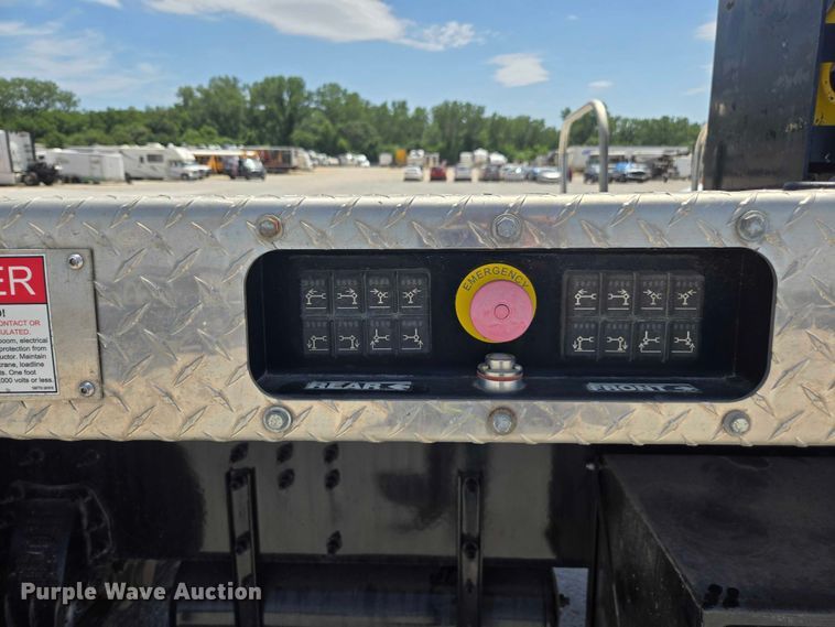 image for item YA0685 2020 Peterbilt 567 crane truck