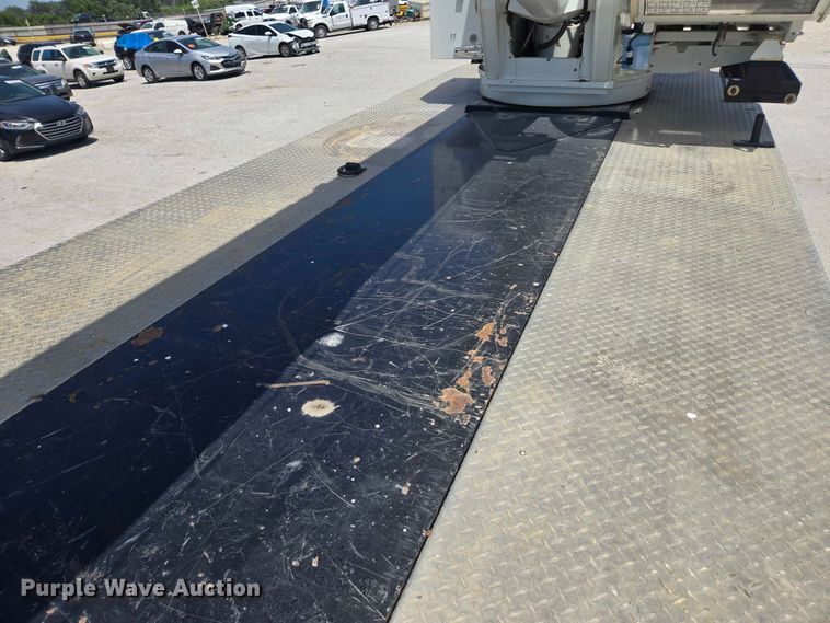 image for item YA0685 2020 Peterbilt 567 crane truck