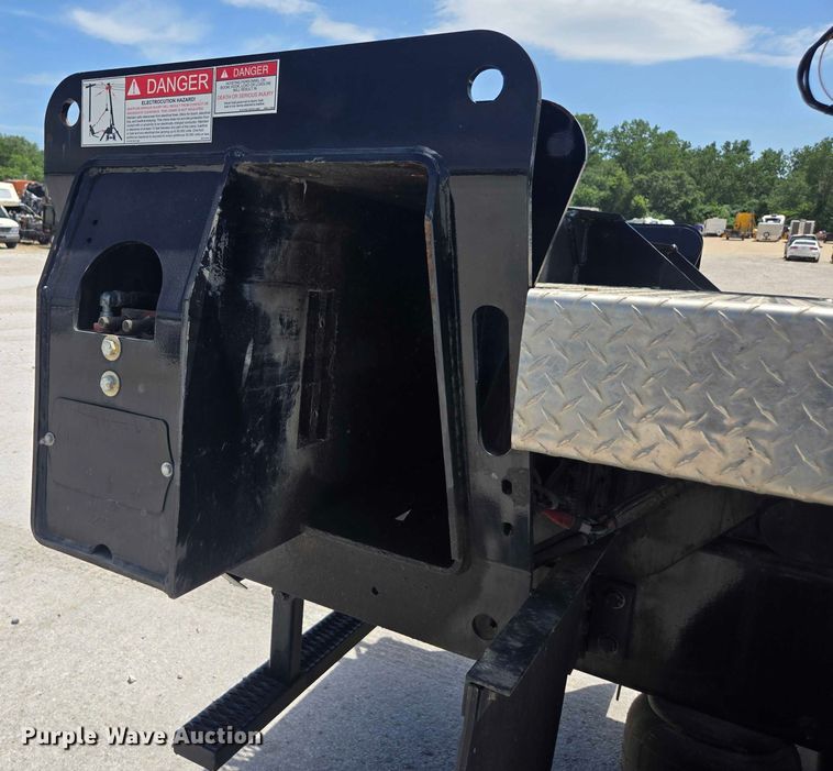 image for item YA0685 2020 Peterbilt 567 crane truck