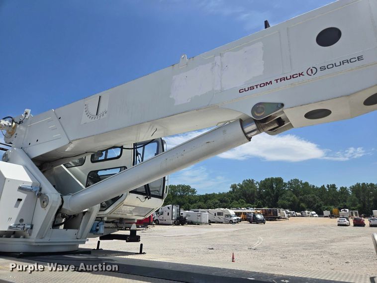 image for item YA0685 2020 Peterbilt 567 crane truck