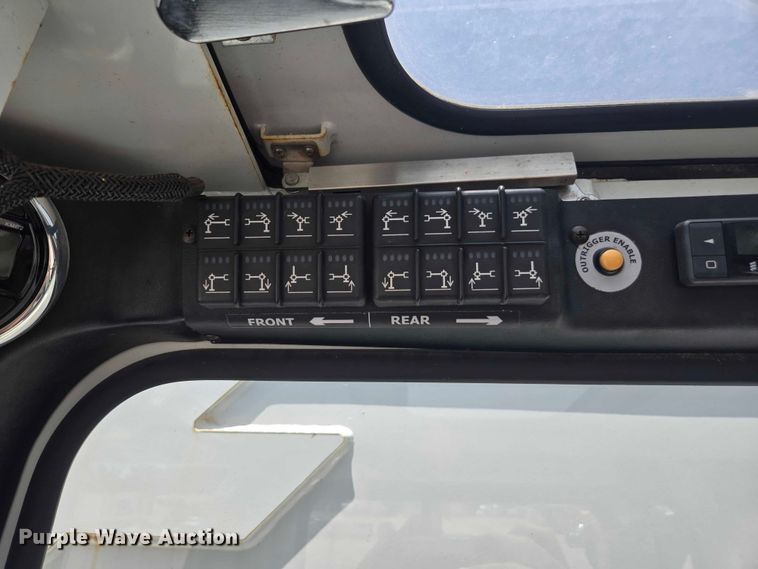 image for item YA0685 2020 Peterbilt 567 crane truck