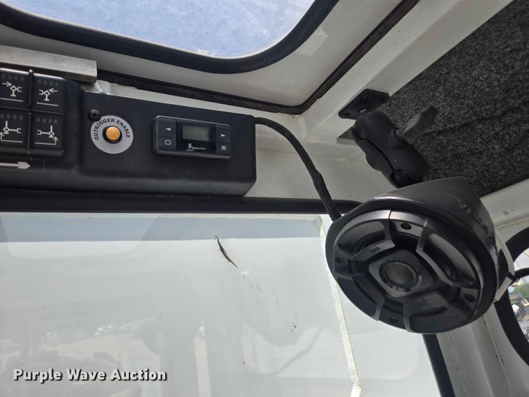 image for item YA0685 2020 Peterbilt 567 crane truck