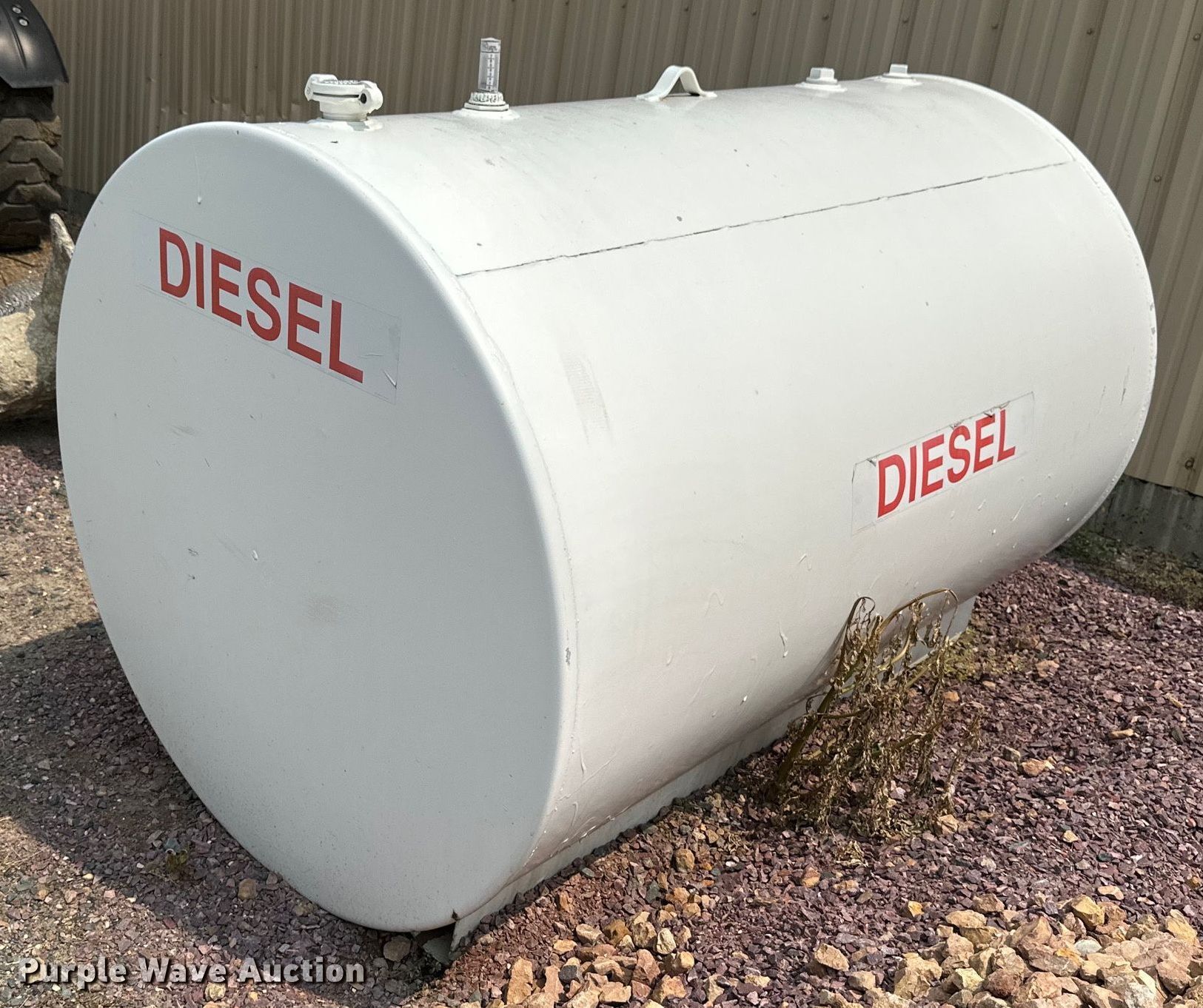 Diesel fuel tank in Sleepy Eye, MN | Item EB2882 for sale | Purple