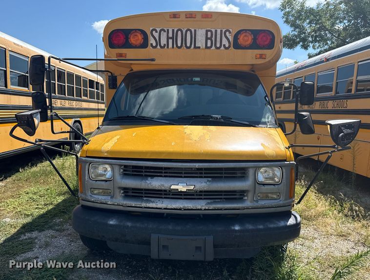 image for item DJ7752 2002 Chevrolet Express school bus
