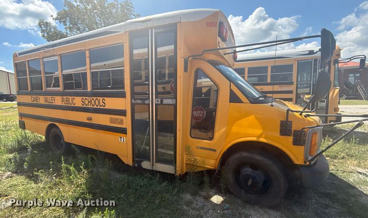 image for item DJ7752 2002 Chevrolet Express school bus