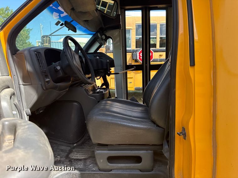 image for item DJ7752 2002 Chevrolet Express school bus