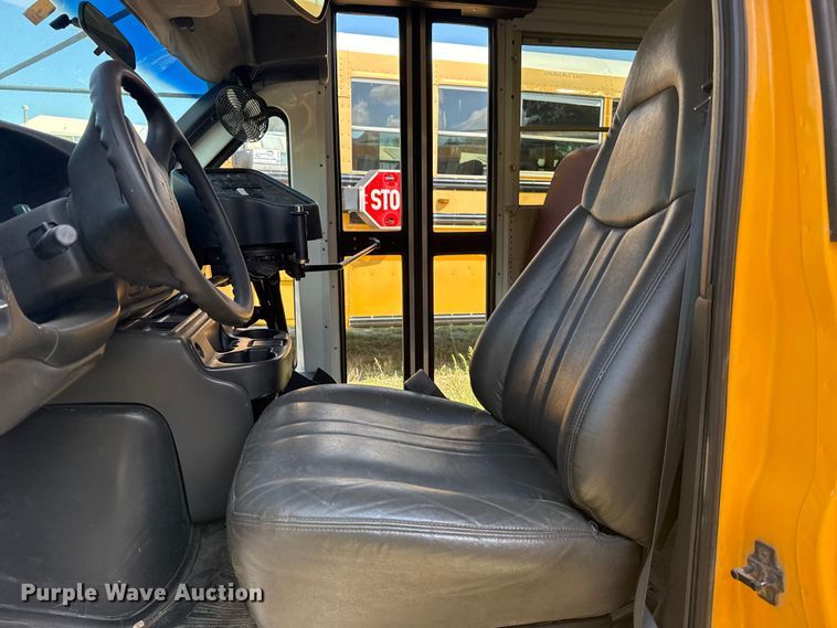 image for item DJ7752 2002 Chevrolet Express school bus