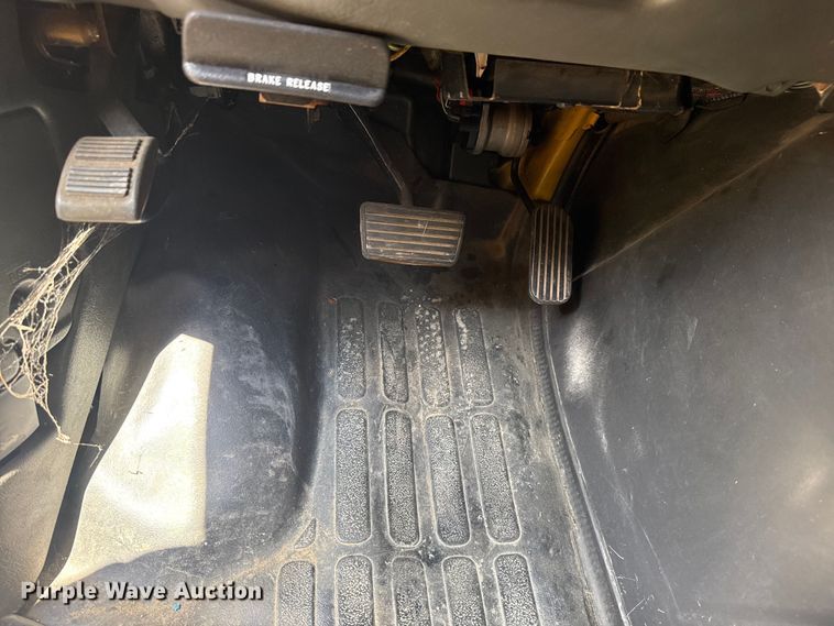 image for item DJ7752 2002 Chevrolet Express school bus