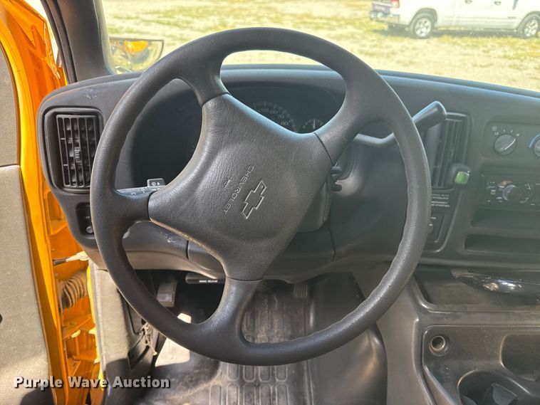 image for item DJ7752 2002 Chevrolet Express school bus