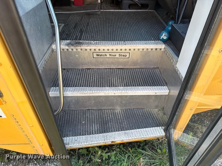 image for item DJ7752 2002 Chevrolet Express school bus