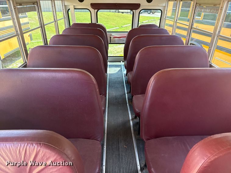 image for item DJ7752 2002 Chevrolet Express school bus