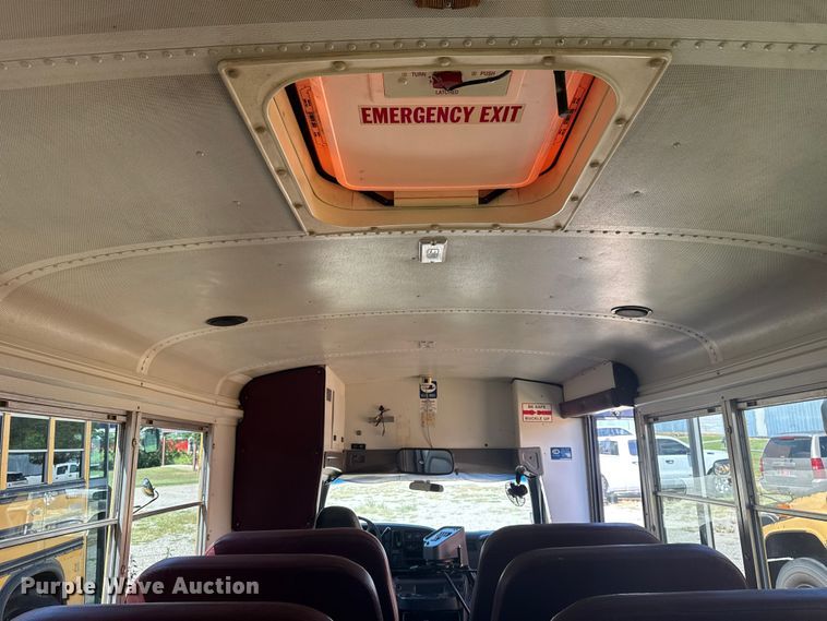 image for item DJ7752 2002 Chevrolet Express school bus