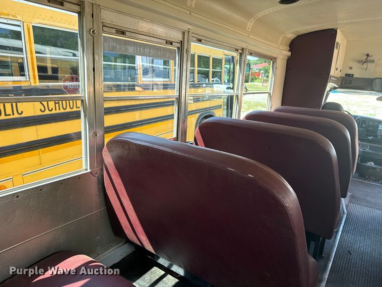 image for item DJ7752 2002 Chevrolet Express school bus