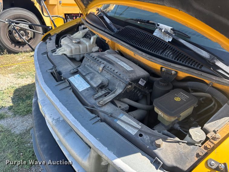 image for item DJ7752 2002 Chevrolet Express school bus