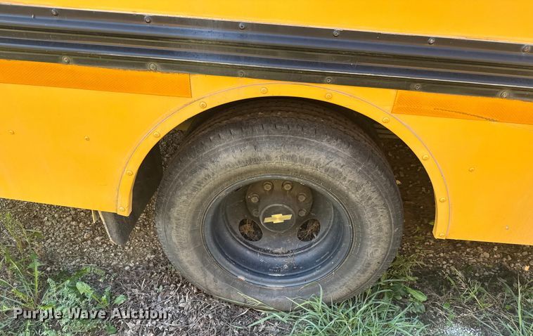 image for item DJ7752 2002 Chevrolet Express school bus