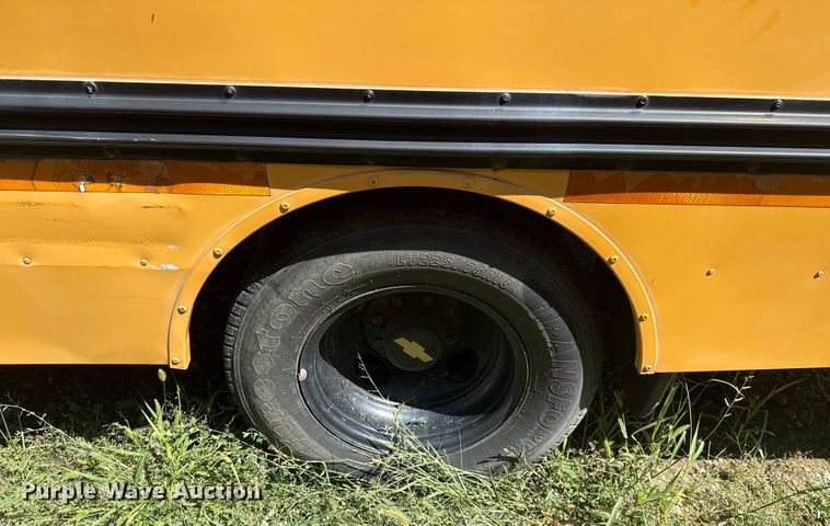 image for item DJ7752 2002 Chevrolet Express school bus