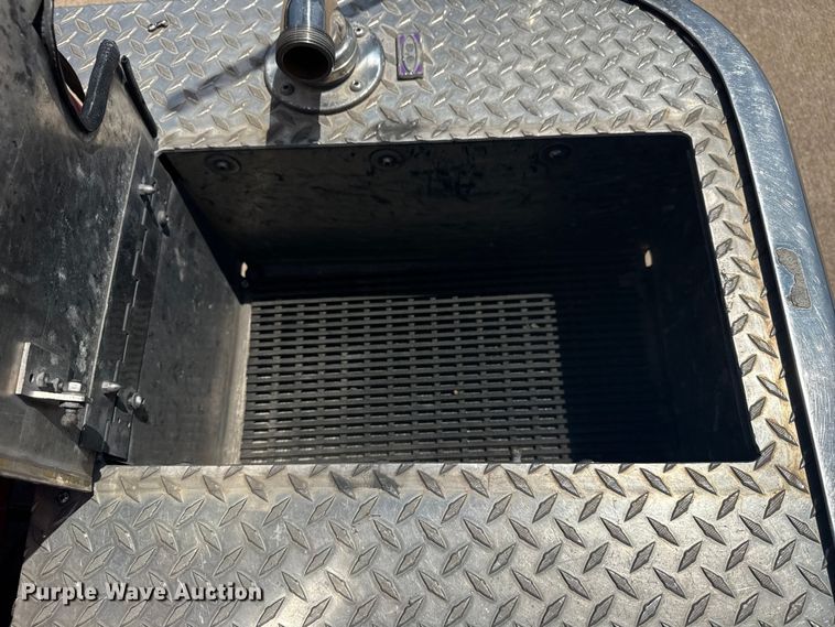 image for item DJ7757 2002 Pierce  Tilt cab pumper fire truck