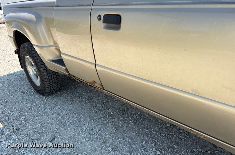 image for item DJ9702 2001 Ford Ranger SuperCab pickup truck