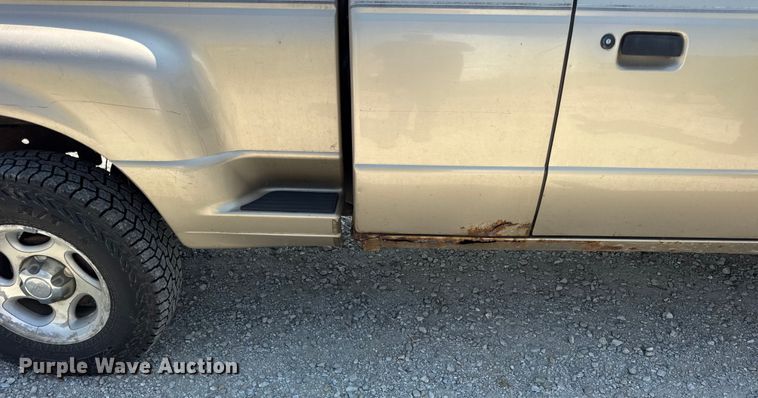 image for item DJ9702 2001 Ford Ranger SuperCab pickup truck