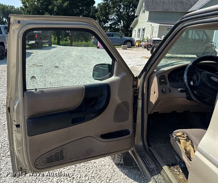 image for item DJ9702 2001 Ford Ranger SuperCab pickup truck