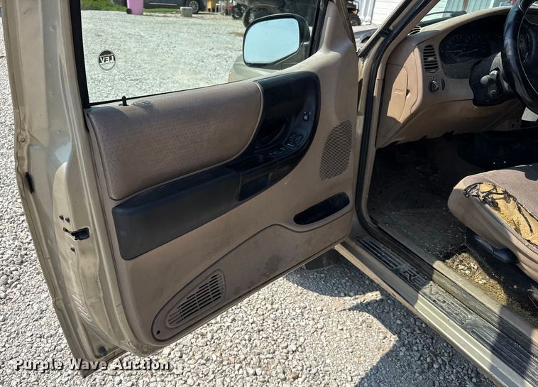 image for item DJ9702 2001 Ford Ranger SuperCab pickup truck