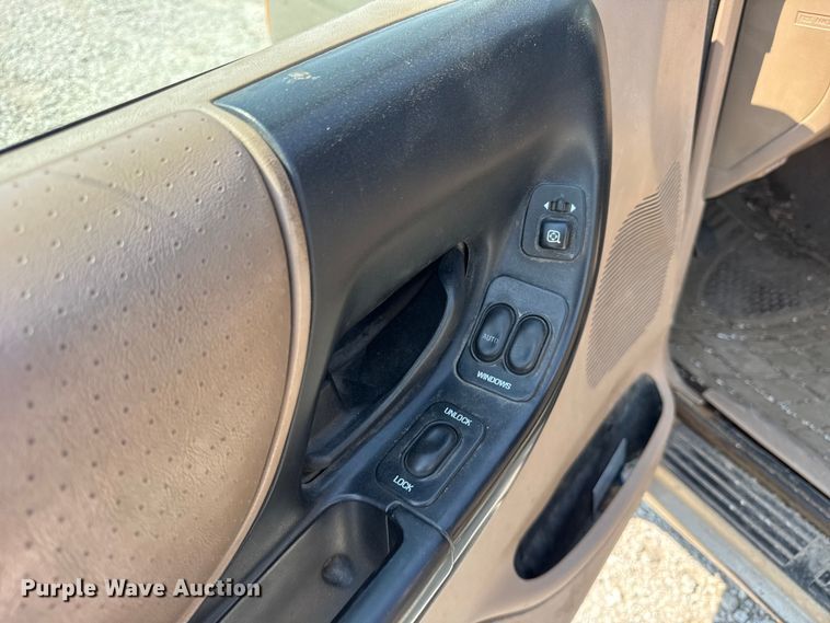 image for item DJ9702 2001 Ford Ranger SuperCab pickup truck