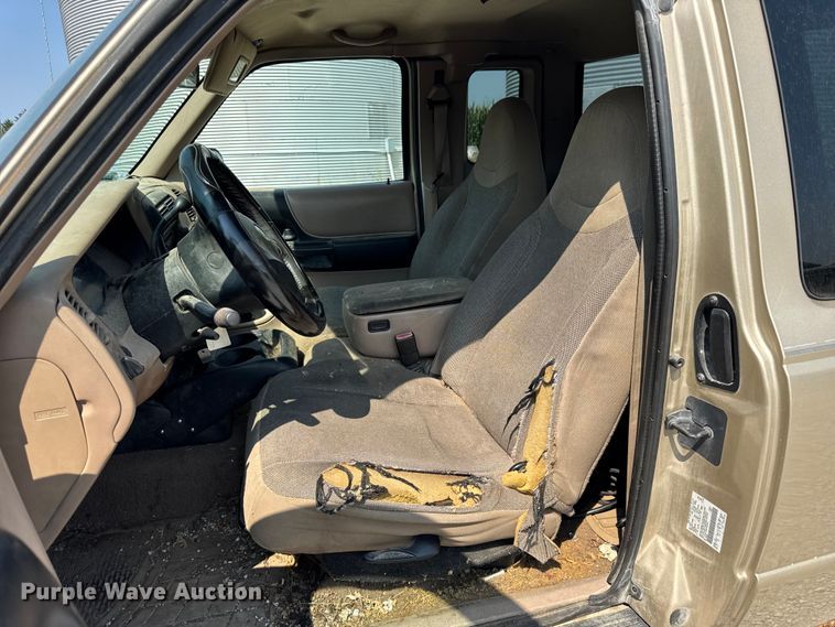 image for item DJ9702 2001 Ford Ranger SuperCab pickup truck