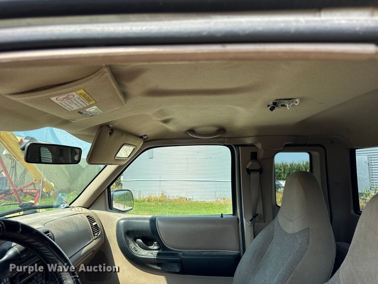 image for item DJ9702 2001 Ford Ranger SuperCab pickup truck