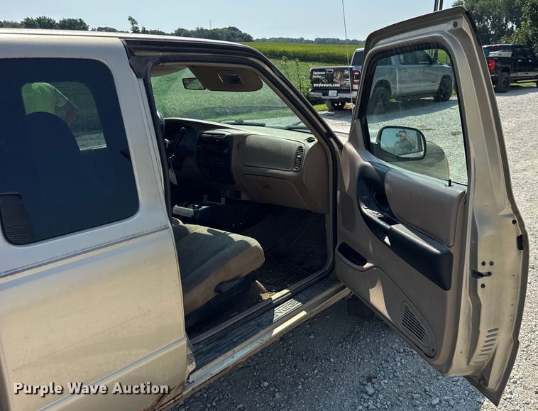 image for item DJ9702 2001 Ford Ranger SuperCab pickup truck