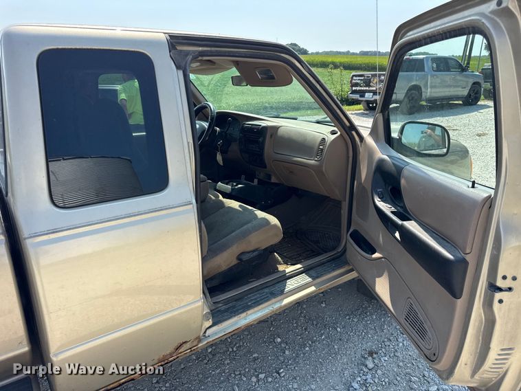 image for item DJ9702 2001 Ford Ranger SuperCab pickup truck