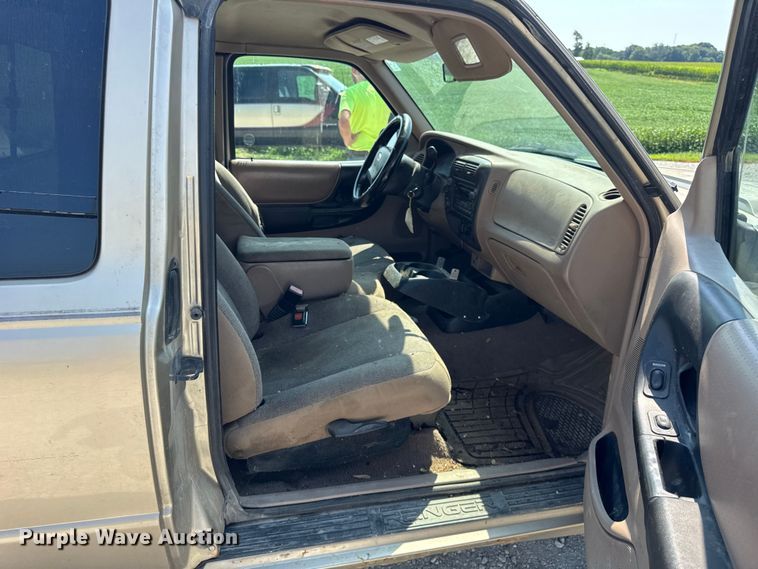 image for item DJ9702 2001 Ford Ranger SuperCab pickup truck