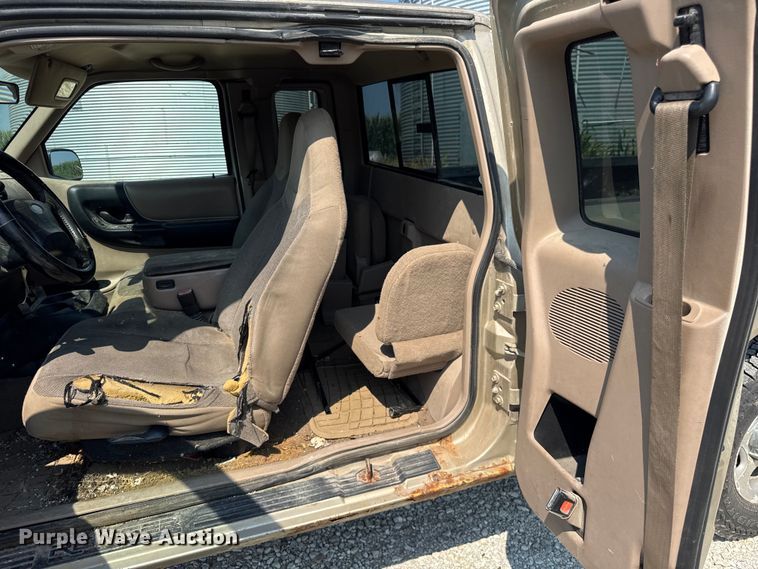 image for item DJ9702 2001 Ford Ranger SuperCab pickup truck