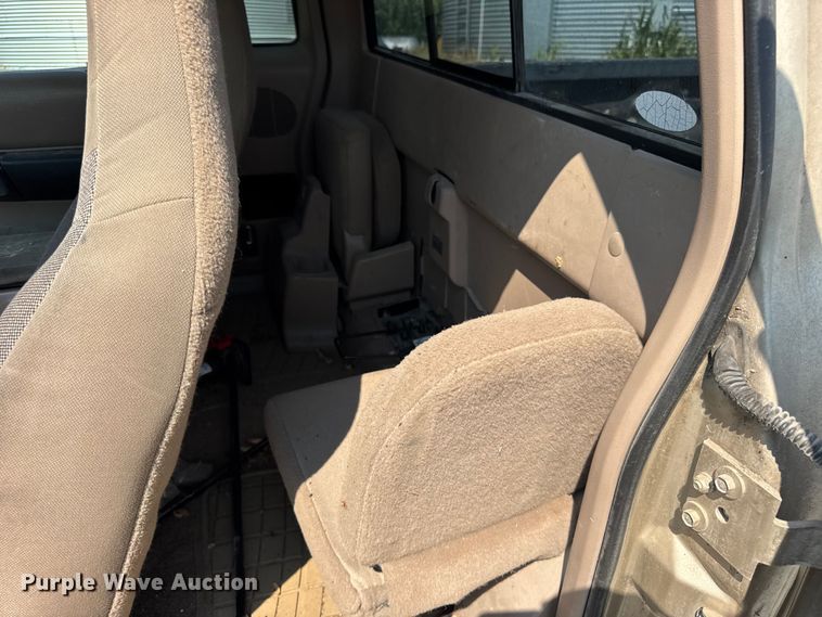 image for item DJ9702 2001 Ford Ranger SuperCab pickup truck