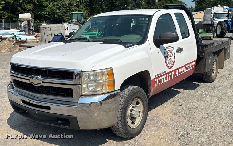 image for item DK0007 2008 Chevrolet Silverado 2500HD Ext. Cab flatbed pickup truck